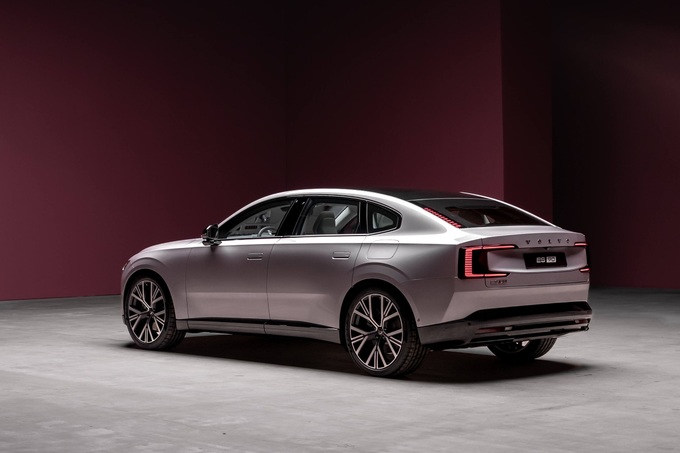 Không phải sedan, cũng không hẳn SUV, Volvo ES90 mở lối đi riêng - 4 Không phải sedan, cũng không hẳn SUV, Volvo ES90 mở lối đi riêng - 4