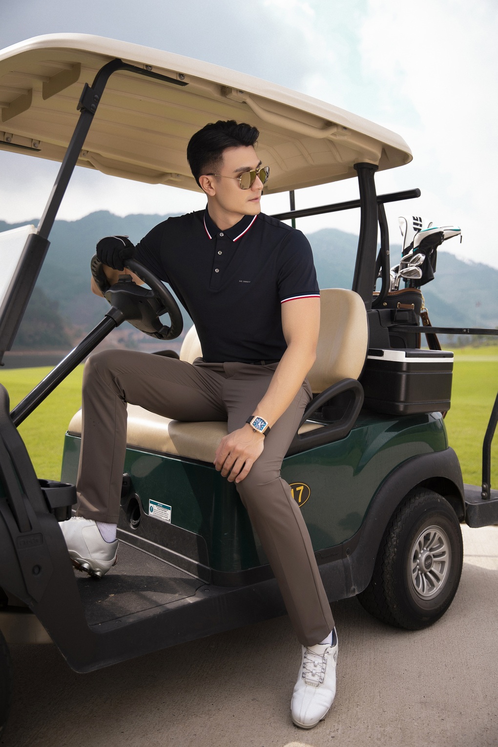 Vĩnh Thụy khoe diện mạo điển trai trên sân golf - 6 Vĩnh Thụy khoe diện mạo điển trai trên sân golf - 6
