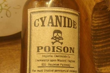 Những vụ đầu độc bằng xyanua gây rúng động dư luận