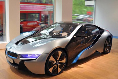 Xe BMW i8 có giá “khủng” 