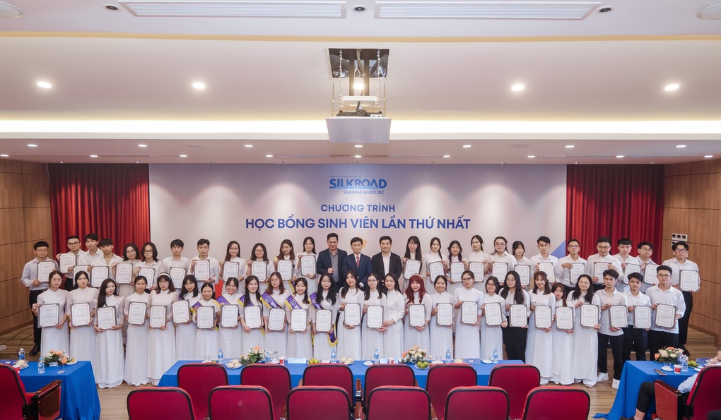 Silkroad Hanoi JSC trao tặng học bổng cho sinh viên Việt Nam - 2 Silkroad Hanoi JSC trao tặng học bổng cho sinh viên Việt Nam - 2