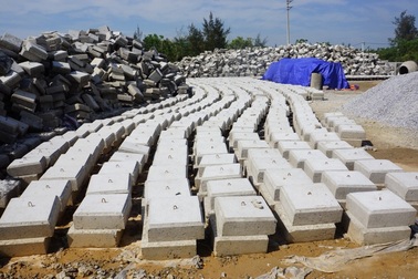 Dự án đê, kè biển gần 200 tỷ đồng ngổn ngang trước mùa mưa bão