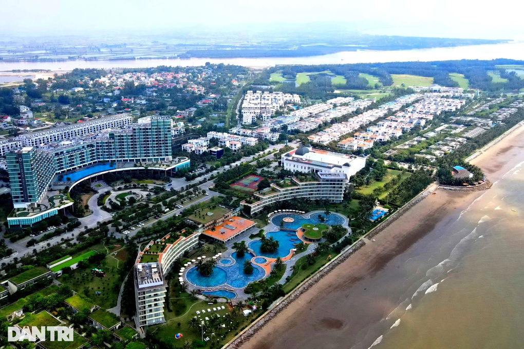 Bị cấm đi cổng chính, nhà đầu tư biệt thự ở FLC Sầm Sơn tập trung phản đối - 3 Bị cấm đi cổng chính, nhà đầu tư biệt thự ở FLC Sầm Sơn tập trung phản đối - 3