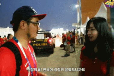 Nữ cổ động viên Việt gây sốt vì ngoại hình xinh xắn khi trả lời đài Hàn Quốc