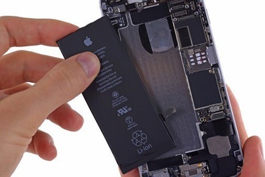 Làm chậm iPhone cũ, Apple bị Nhà Trắng gửi đơn "hỏi thăm"