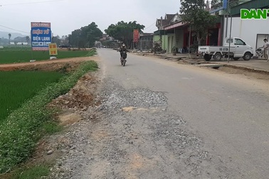 Quốc lộ Vừa thi công xong, lại xuống cấp nghiêm trọng.