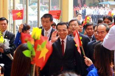 Thủ tướng Trung Quốc gặp gỡ sinh viên ĐH Quốc gia Hà Nội