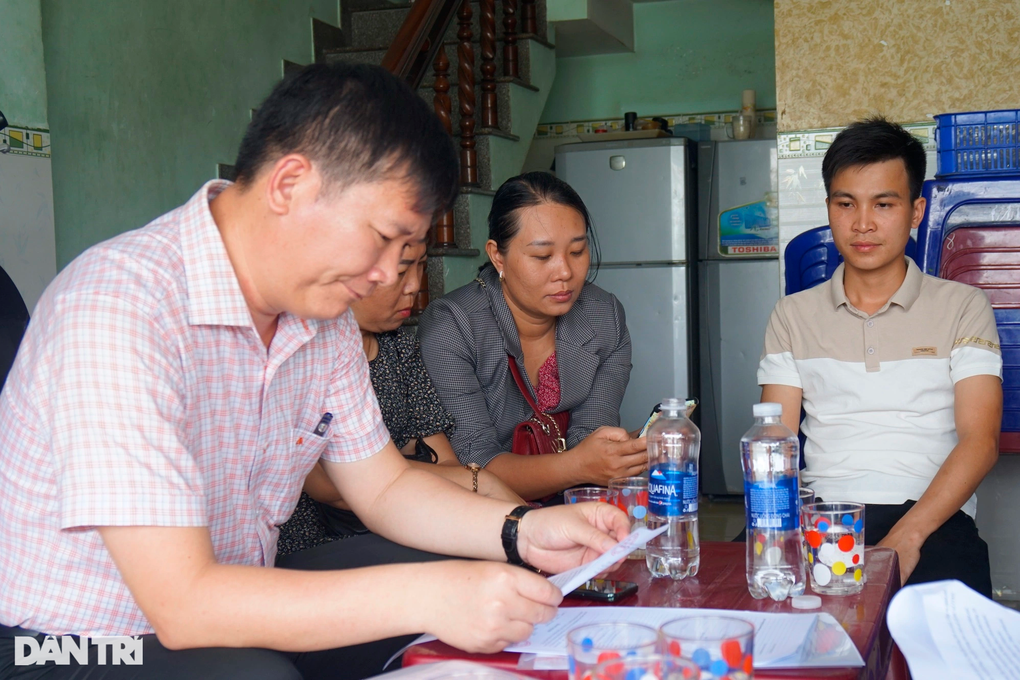 Quy Nhơn kiểm tra quán ốc bị khách tố bán toàn ốc thối - 2 Quy Nhơn kiểm tra quán ốc bị khách tố bán toàn ốc thối - 2