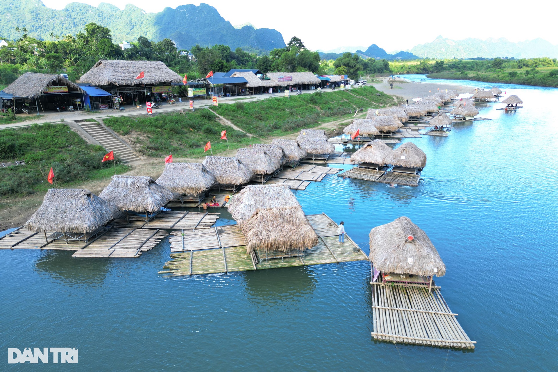 Khúc sông quê ken đặc bè đẹp như tranh hút khách đến cắm trại ở Hòa Bình - 7