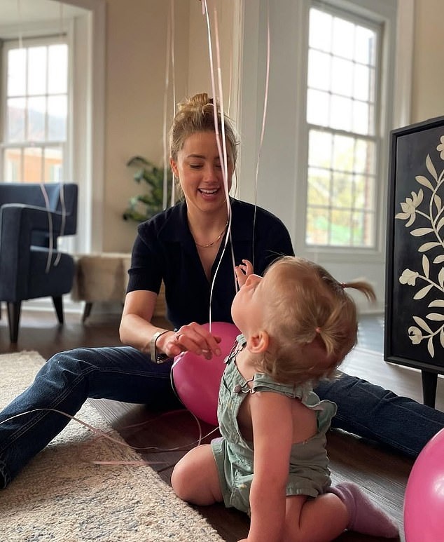 Nhan sắc tỉ lệ vàng Amber Heard vừa bí mật sinh con - 4