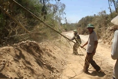 Nhiều doanh nghiệp ngang nhiên “xẻ thịt” núi Mò O tại Bình Định