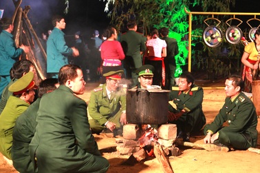 Ấm áp đêm "Xuân biên cương - Nâng bước em đến trường"