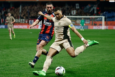 Mbappe lập hat-trick trong chiến thắng 6-2 của PSG