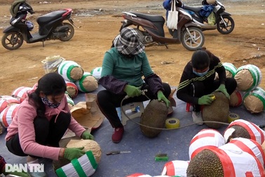 Người dân cọ mít kiếm tiền ở cửa khẩu Lạng Sơn ngày Trung Quốc "đóng biên"