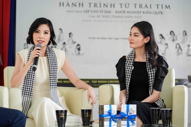 Hơn 13 tuổi, Vũ Cẩm Nhung trẻ đẹp không kém Á hậu Thùy Dung