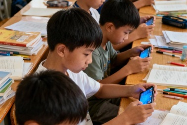 Mẹ cầu cứu vì con nghiện điện thoại, cộng đồng mạng “dậy sóng”