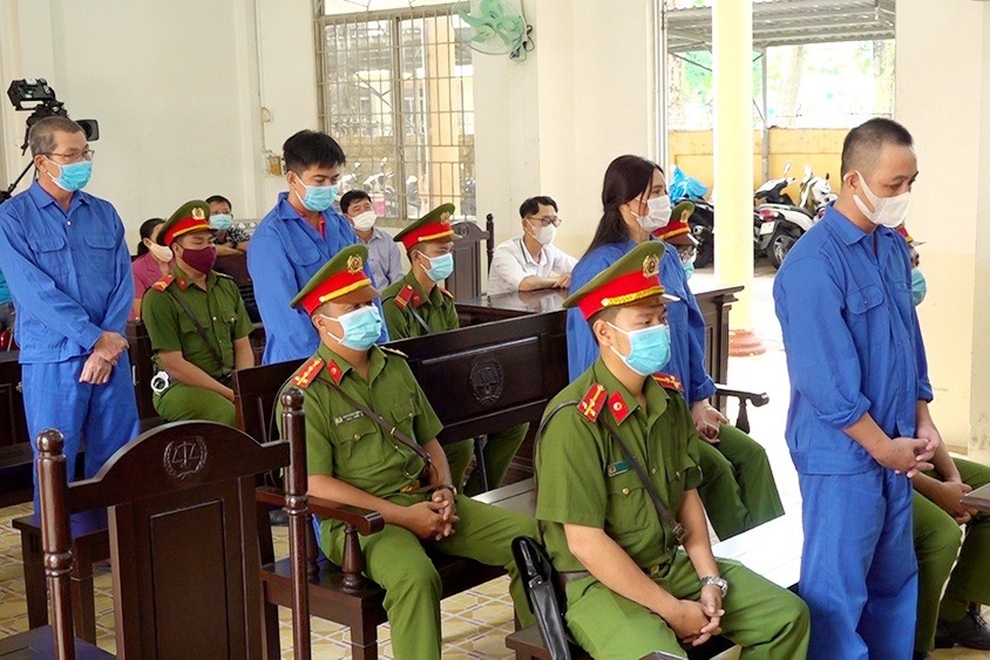 Bốn đối tượng đưa người Trung Quốc xuất cảnh trái phép lĩnh 28 năm tù - 2 Bốn đối tượng đưa người Trung Quốc xuất cảnh trái phép lĩnh 28 năm tù - 2