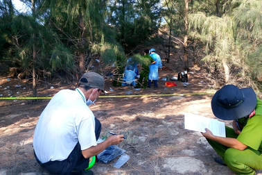 Vụ hai chân cháy xém ở Bình Dương: Phát hiện thêm 2 bàn tay có gắn móng giả