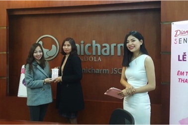 Diana tặng Iphone 7 và hơn 17 nghìn phần quà cho khách hàng