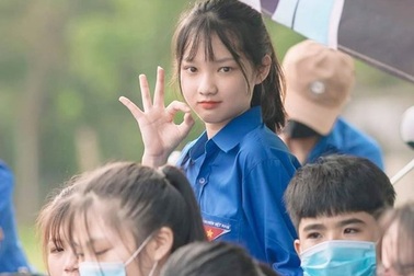Nữ tình nguyện viên phố núi "gây thương nhớ" trong kỳ thi tốt nghiệp THPT