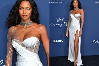 "Thiên thần nội y" Lais Ribeiro khoe chân dài quyến rũ