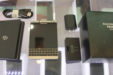 Blackberry Passport Silver xách tay giá rẻ tấn công thị trường Việt