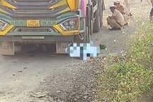 Hai học sinh tử nạn dưới bánh xe tải