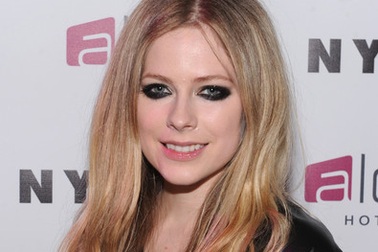 Avril Lavigne ốm nặng liền 5 tháng