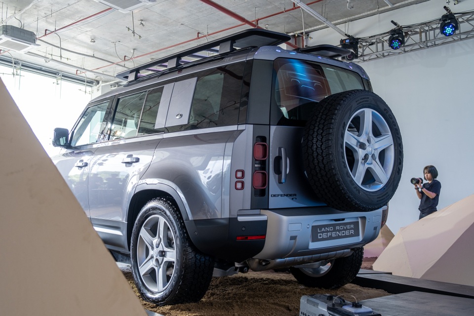 Land Rover Defender giá từ 3,85 tỷ - SUV cho đại gia Việt thích khám phá - 7