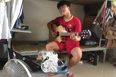 Muôn kiểu tránh nóng của sinh viên ở trọ