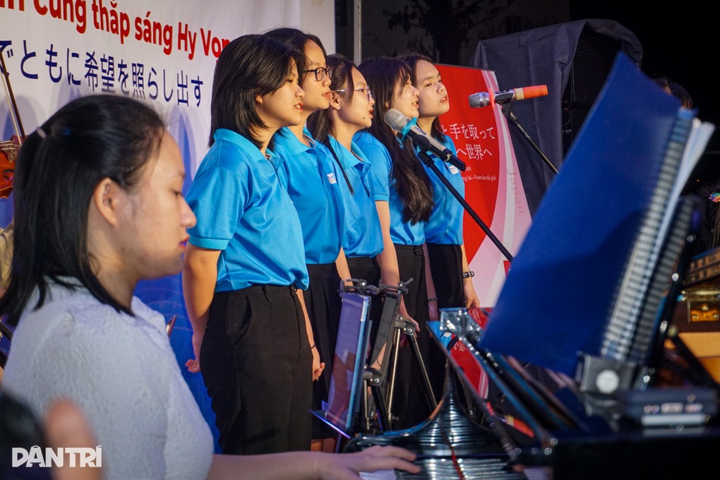 Đêm hòa nhạc xoa dịu nỗi đau Covid-19 ở Trường Hy Vọng - 1 Đêm hòa nhạc xoa dịu nỗi đau Covid-19 ở Trường Hy Vọng - 1