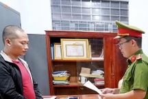 Bắt giam cha dượng đánh đập dã man bé gái 7 tuổi ở Bình Phước