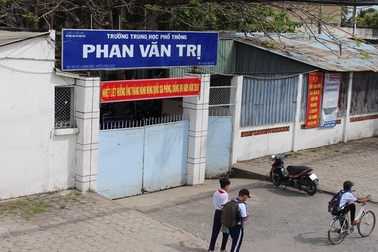 Trường bị tố ép học sinh mua sim điện thoại mới được kiểm tra môn Anh văn