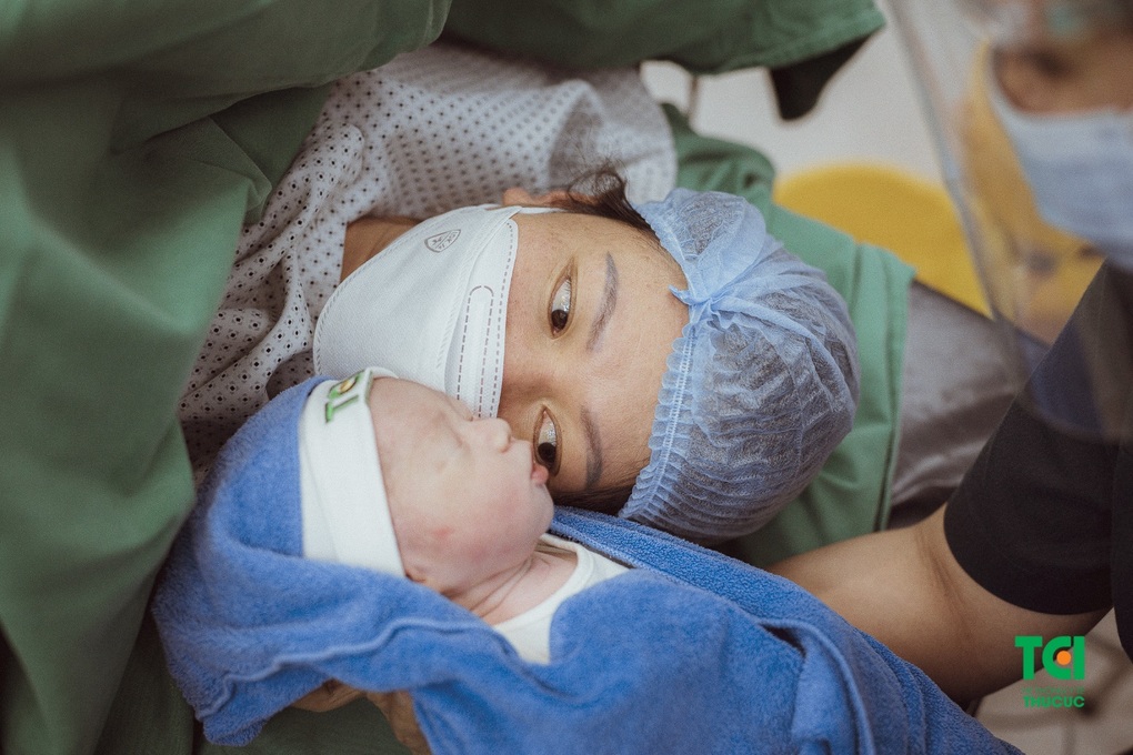 Kỳ tích làm mẹ với 3 lần sinh mổ dù từng mắc ung thư tuyến giáp - 4 Kỳ tích làm mẹ với 3 lần sinh mổ dù từng mắc ung thư tuyến giáp - 4