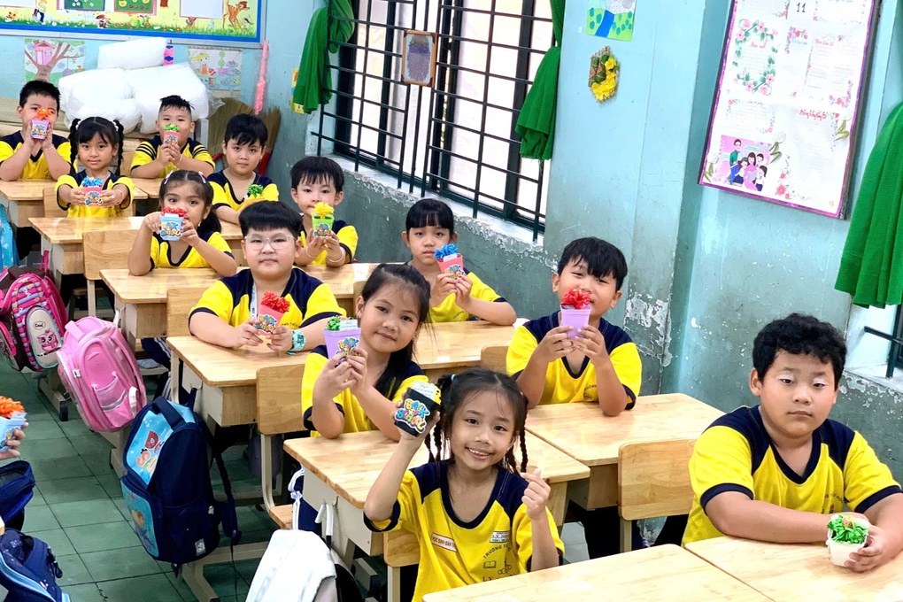 Hơn 500 học sinh TPHCM trở lại trường sau 2 tuần đi học nhờ vì sự cố hy hữu - 1 Hơn 500 học sinh TPHCM trở lại trường sau 2 tuần đi học nhờ vì sự cố hy hữu - 1