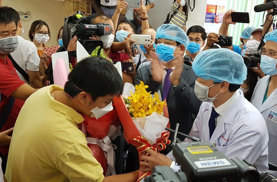 Ca nhiễm virus corona đầu tiên tại Việt Nam xuất viện khoẻ mạnh - 3 Ca nhiễm virus corona đầu tiên tại Việt Nam xuất viện khoẻ mạnh - 3