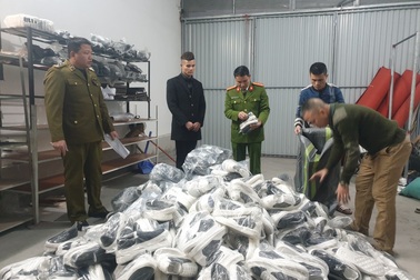 Thu giữ hàng ngàn sản phẩm nhái thương hiệu nổi tiếng như Adidas, Dior