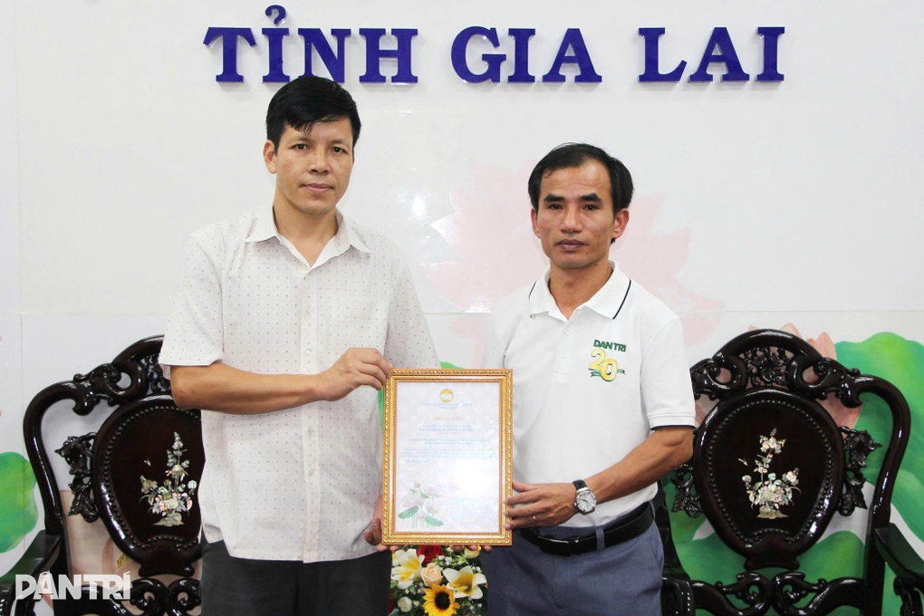 Báo Dân trí đã trao nóng 1 tỷ đồng hỗ trợ người dân vùng lũ Gia Lai - 2