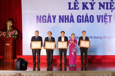 Nhiều tập thể, nhà khoa học ĐH Quốc gia Hà Nội nhận danh hiệu cao quý