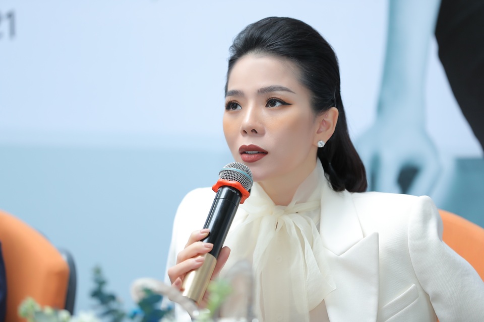 Ca sĩ Lệ Quyên: Những lúc đối diện với biến cố, tôi thường co mình lại - 3 Ca sĩ Lệ Quyên: Những lúc đối diện với biến cố, tôi thường co mình lại - 3