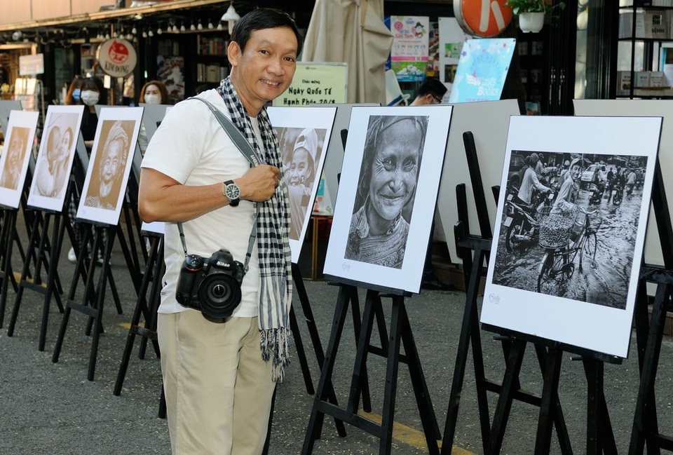 Nhiếp ảnh gia đi dọc đất nước săn những nụ cười - 1