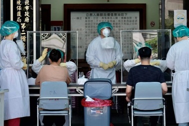 Ca Covid-19 lây nhiễm cộng đồng ở Đài Loan tăng gần 10.000% trong một tháng