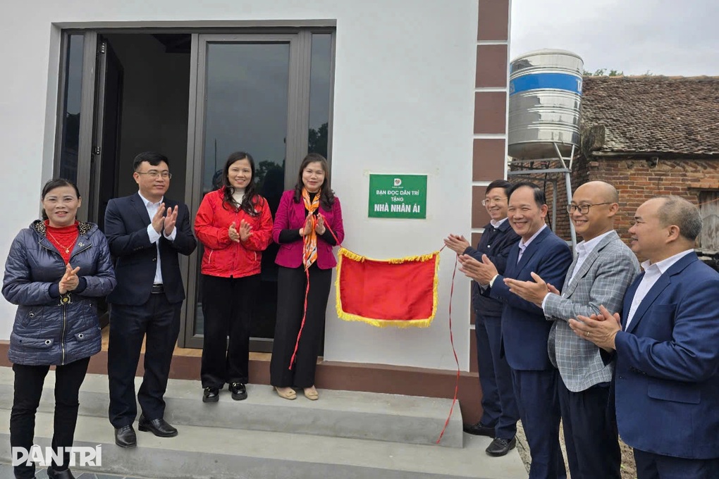 Khánh thành nhà Nhân ái dành tặng bà lão cô độc, mù lòa tại Bắc Giang - 1 Khánh thành nhà Nhân ái dành tặng bà lão cô độc, mù lòa tại Bắc Giang - 1