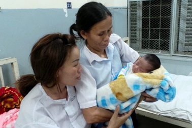 Những phút giao thừa nghẹn lòng trên giường bệnh