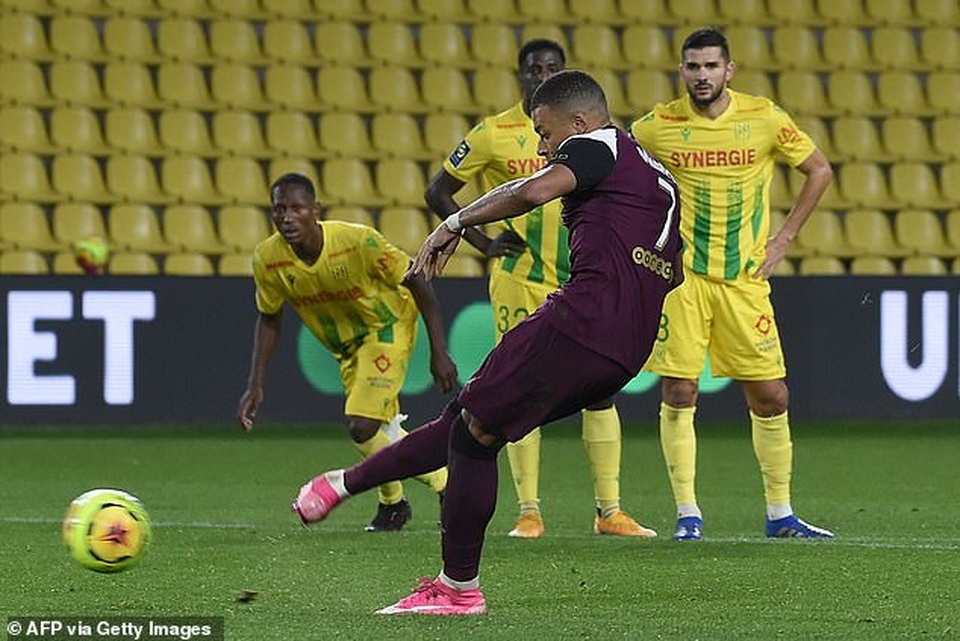 Mbappe tỏa sáng giúp PSG tiếp tục dẫn đầu Ligue 1 - 3