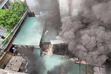 Hà Nội: Cháy nhà dân ở phố Trần Bình
