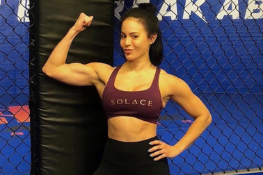 Nữ MC thể thao khiến người hâm mộ lên cơn sốt với loạt ảnh quyến rũ