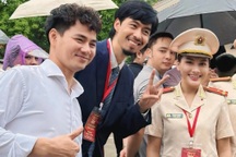 Cục trưởng Xuân Bắc, Đen Vâu cùng dàn nghệ sĩ thăm Nhà sàn Bác Hồ