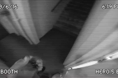 Thót tim với cú nhảy gần 40m xuống cảng