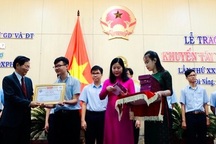 Đà Nẵng trao giải thưởng Huỳnh Thúc Kháng đến 48 học sinh xuất sắc